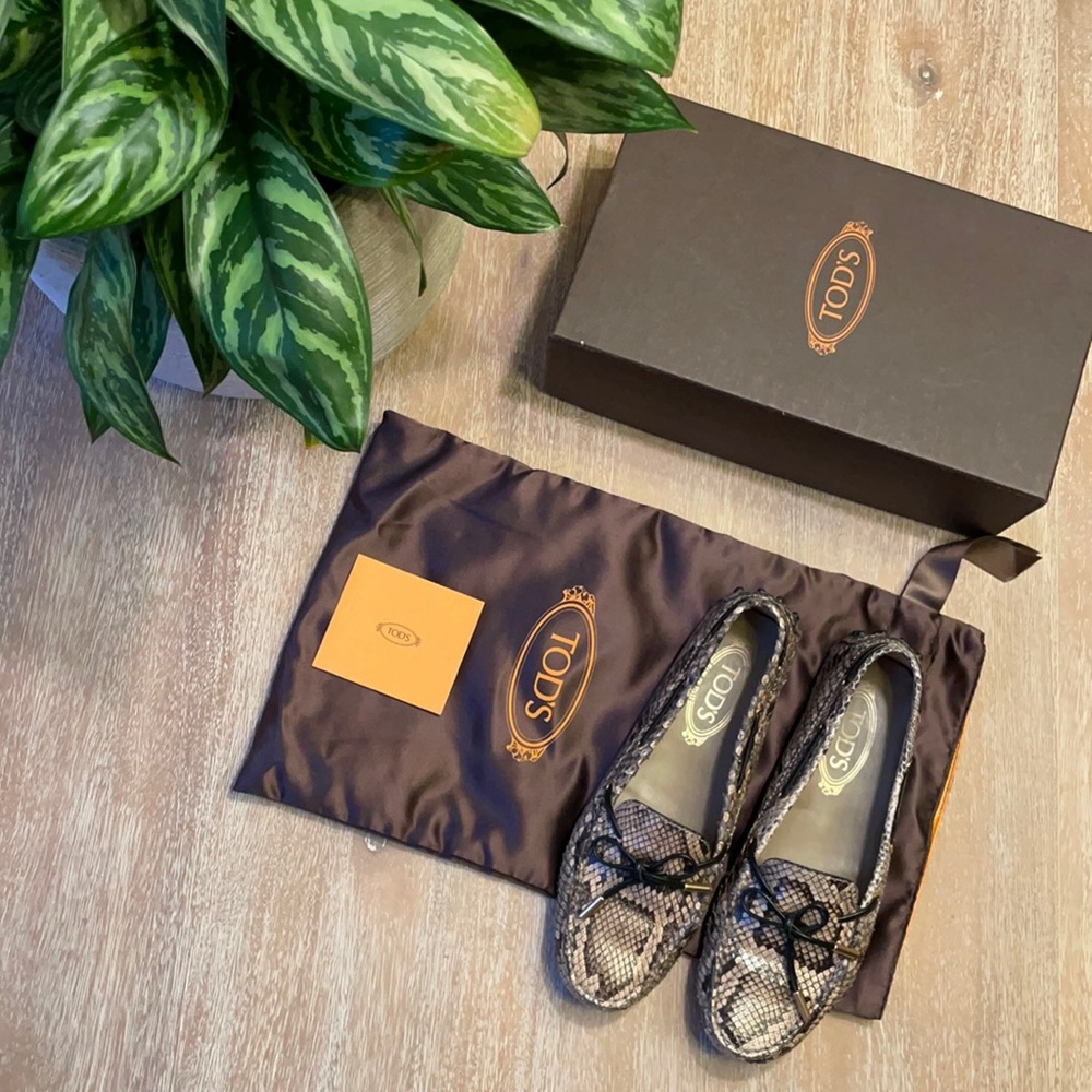 Tod’s Women Snakeskin Loafer Size 38